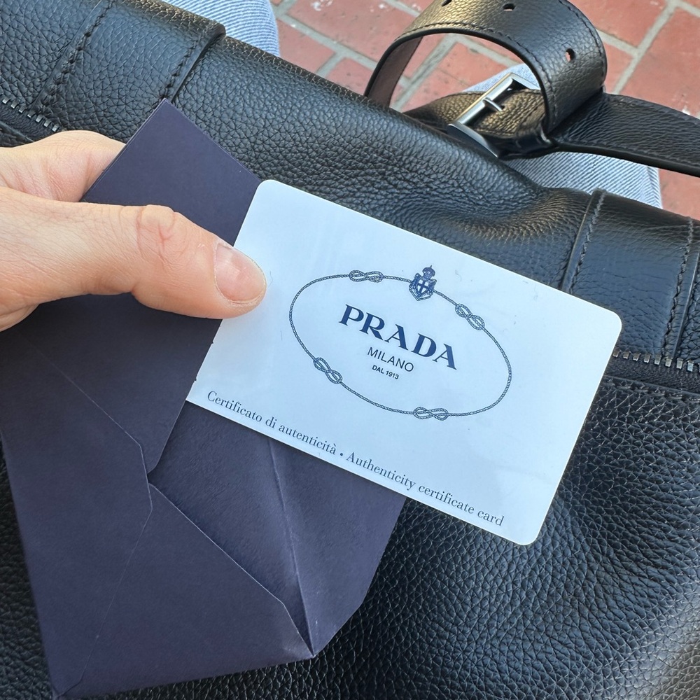 Beautiful genuine Prada bag in mint condition - Picture 4 of 11